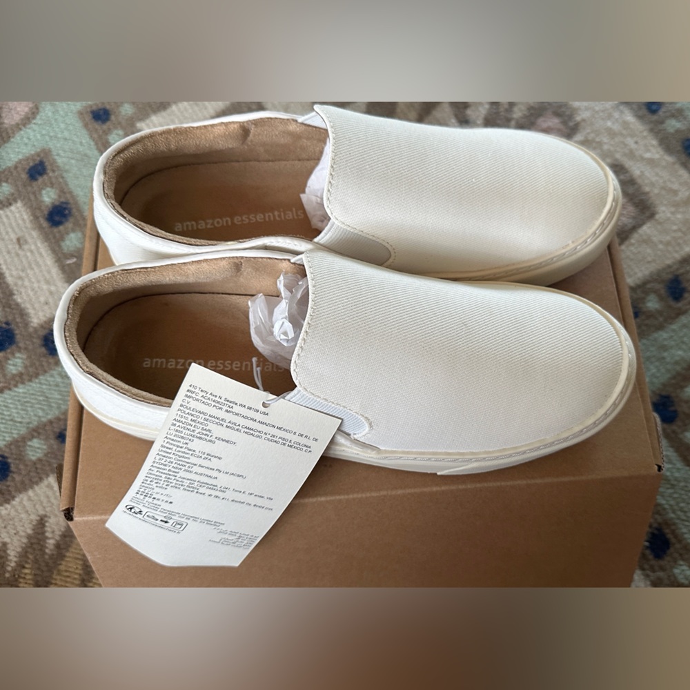 NWT Amazon Essentials Women's Comfortable Slip on Sneaker